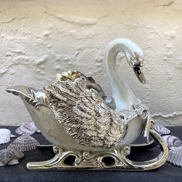 Large Silver Glitter Swan Sleigh - Picture 4 of 11